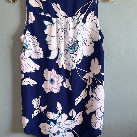 SELLING APT. 9 TOP FOR WOMEN SIZE SMALL COLOR FLORAL BLUE/WHITE💙🤍SPRING SEASON - Picture 10 of 15